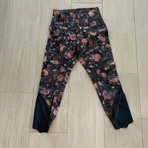 Lululemon Floral Leggings NWOT size 6